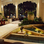 Shangri-La Hotel - Riverside Lounge