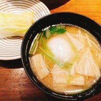 ろっこん - お昼の定食のお味噌汁と漬物