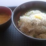 田子の浦港 漁協食堂 - しらす丼（富士山盛り）