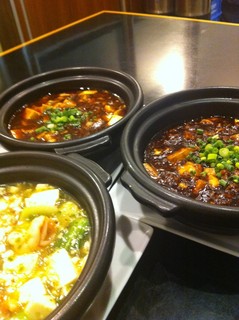 CHINESE DINING KU - 名物！赤白黒の３種類の麻婆豆腐