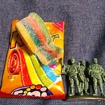 ジャングル - ロールグミ　レインボー　20g　108円　