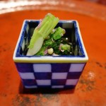 草喰 なかひがし - 菜っ葉なんだけど器と合わせて作品。
      中東さんの話術があって完成する✨