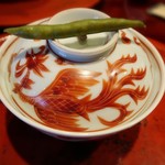 草喰 なかひがし - 椀物、謎の鞘が(笑)