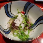 草喰 なかひがし - マンハッタンの夕日、到着時に日没しました(笑)
      5杯目の梅、大根おろしのお茶漬け♪
      ご飯は5杯食べないと駄目らしい。
      これが、なかひがしさんのお言葉(笑)