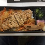 万葉軒 - 元気豚・佐倉味噌漬け弁当