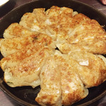 焼き鳥と九州料理　男はつらい - 鉄なべ餃子