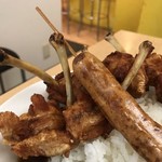 辛来飯 - チキンとウインナーアップ