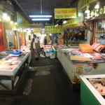 Sankakutei - 鮮魚店と海鮮丼のお店がズラリ