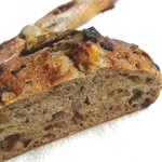 ブリコラージュ ブレッド アンド カンパニー - ウーシャンフェンは、ブリコラージュブレッド生地に、スパイスの五香粉、栗とチョコが合わせられているパン。