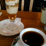 クリクリ - リンゴと塩キャラメルのパフェ　単品¥950