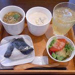 セブンスファーム～soup＆cafe～ - Bセット（きのことカニの和風とろ～りスープ＆若鶏のクリームスープ＆シーチキンのおにぎり）