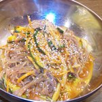 彩花苑 - ビビン冷麺　程好い辛さでのど越し爽やかな一品です。