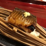 銀座 しのはら - 藁にのせた穴子飯。栗と銀杏の食感が・・・。