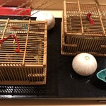 銀座 しのはら - 虫籠に覆われた八寸。田舎料理のイメージ。最初はメジロ籠かと思った。