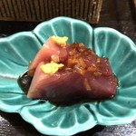 銀座 しのはら - 戻りガツオが旨い。玉葱のサッパリ感がまたいいですね。