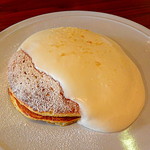 HERB+CAFE ALOHA KITCHEN - マカダミアナッツソースパンケーキ