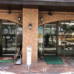 新橋ベーカリー - 左は喫茶・軽食レストラン的な。