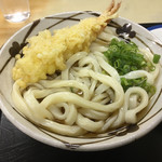 手打ちうどん 山下 - 海老天まで甘くなってきた(；ω；)
だが、海老を醤油で食べる趣味はない
ヤツと、うとんは友達