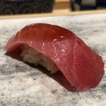 Sushi Homare - 中トロ（大トロに近い部分：長崎）・・養殖ものだそうですが、程よい脂を感じ十分美味しい。