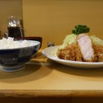 とんかつ燕楽 - ロースカツ定食