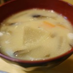 とんかつ燕楽 - だいこんが目立つ