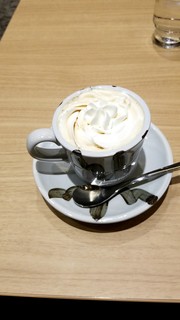 Cafe Renoir - ウインナーコーヒー：580円