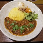SPICY CURRY 魯珈 - 黒胡椒たっぷり！激辛粗挽きポークカレー＋るうろう煮玉子