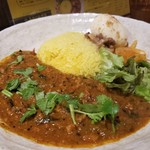 SPICY CURRY 魯珈 - 黒胡椒たっぷり！激辛粗挽きポークカレー＋るうろう煮玉子