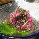 胡坐屋 - 料理の２品目は「かきのもと」のお浸し５００円。

かきのもとって何？と思い頼んでみましたが菊の花のおひたしでした。

これも日本酒にピッタリです。