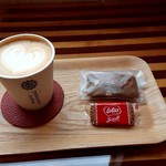 Yoshinori coffee - カフェ・ラ・テとフィナンシェ