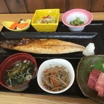 キッチン たんぽぽ - ちょっと配置変えました。鯖の塩焼き定食1000円