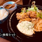 キッチンオリオン - 肉感ボリュームたっぷり！
      タレとソースが美味♪