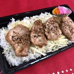 吾助 - 豚ヒレ弁当…500円