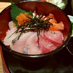 Akari - 海鮮丼、切り身厚い