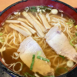 更科 - 二段目には、鯖節の薫る昔から変わらない「中華そば」がドーン♫