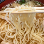 更科 - ちょっと白っぽいストレート麺が、スープとよく合います(*'-')b OK!