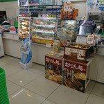 Family Mart - 内観