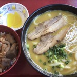 勝どき食堂 - カレーうどん 炙りチャーシュー・小もつ煮丼 780円