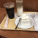 イタリアントマトカフェジュニア - アイスコーヒーLとアイスカフェオレとレアチーズケーキで900円くらいでした！