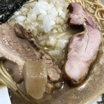 麺処ほん田 - 豚チャーシューと鶏吊るし焼きチャーシュー（水曜限定営業）