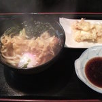 飯田屋 - 夜飲んだあとに、ラーメンではなく讃岐ならうどんっていうならここ飯田屋。たこ天ぷらは中トロプリで生たこの天ぷらのようです。