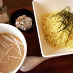Kaferesutoranorumasutazu - Cランチ
      つけ麺 カモの白味噌つゆ ¥450