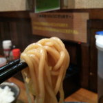 男の根性黒醤油の麺