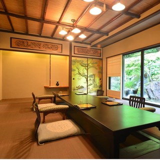 A fully private room for up to 10 people can be accommodated with a sunken kotatsu for entertaining guests.