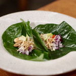 酒とタイ料理 ピッサヌローク - ミャンカム（コショウの葉の前菜）