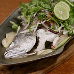 酒とタイ料理 ピッサヌローク - プラーヌンマナオ（ニベのタイレモン蒸し）