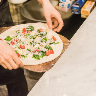 Authentic Neapolitan pizza with a chewy texture baked in a new oven