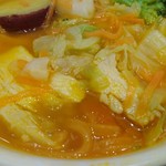 Misuta Donatsu - 白い器がオレンジ色に染まるくらい、にんじんぎぎゅっと濃縮されたスープ。