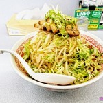 日本一馬鹿豚 - 今回のオーダーは⁉️
            濃厚馬鹿豚麺(塩)・脂➡️少な目・麺➡️中盛(無料)・野菜➡️増し・炙りチャーシュー➡️3️⃣枚・ニンニク➡️増し・味➡️薄目・トッピングした物は➡️ネギ・ニンニク増し増し(斜め