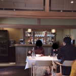 宮島 レ・クロ - 内観
      サービス側